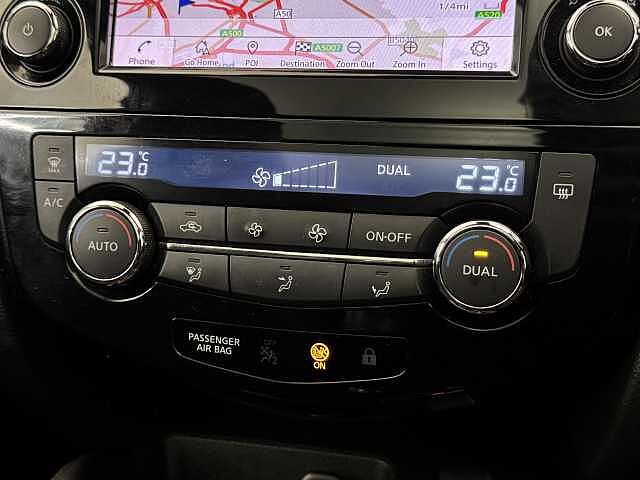 Nissan Qashqai 1.7 dCi N-Connecta 5dr [Glass Roof Pack]