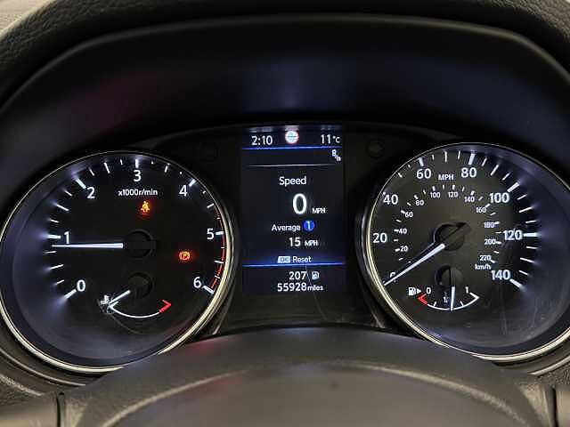 Nissan Qashqai 1.7 dCi N-Connecta 5dr [Glass Roof Pack]