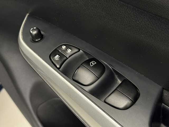 Nissan Navara Double Cab Pick Up Acenta 2.3dCi 163 TT 4WD