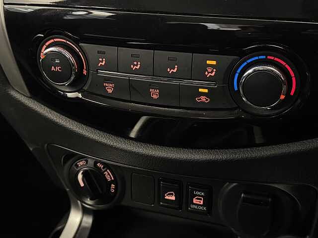 Nissan Navara Double Cab Pick Up Acenta 2.3dCi 163 TT 4WD