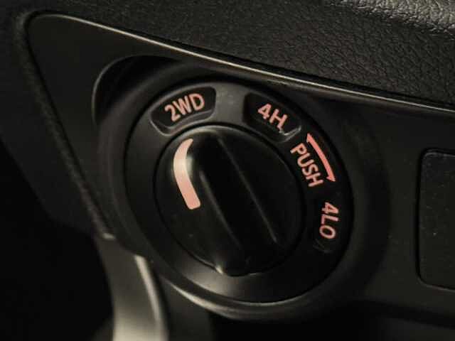 Nissan Navara Double Cab Pick Up Acenta 2.3dCi 163 TT 4WD