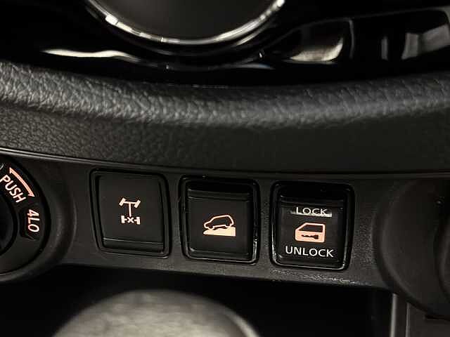 Nissan Navara Double Cab Pick Up Tekna 2.3dCi 190 4WD Auto