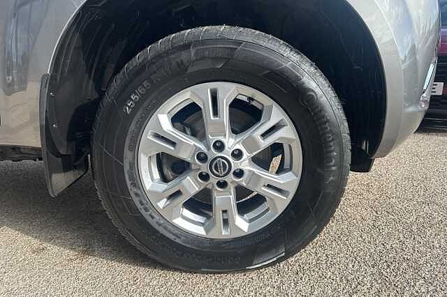 Nissan Navara Double Cab Pick Up Acenta 2.3dCi 163 TT 4WD