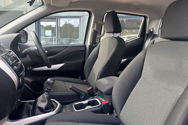 Nissan Navara Double Cab Pick Up Acenta 2.3dCi 163 TT 4WD