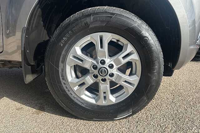 Nissan Navara Double Cab Pick Up Acenta 2.3dCi 163 TT 4WD