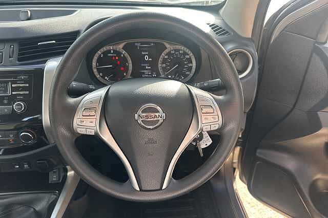 Nissan Navara Double Cab Pick Up Acenta 2.3dCi 163 TT 4WD