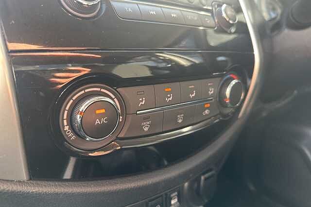 Nissan Navara Double Cab Pick Up Acenta 2.3dCi 163 TT 4WD