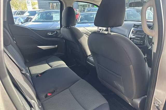 Nissan Navara Double Cab Pick Up Acenta 2.3dCi 163 TT 4WD