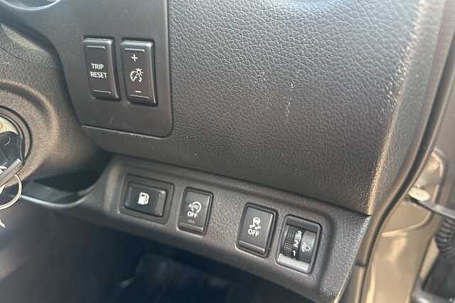 Nissan Navara Double Cab Pick Up Acenta 2.3dCi 163 TT 4WD