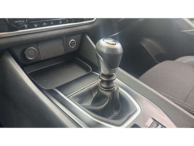 Nissan Qashqai 1.3 DiG-T MH Acenta Premium 5dr Petrol Hatchback