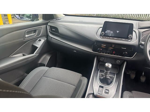 Nissan Qashqai 1.3 DiG-T MH Acenta Premium 5dr Petrol Hatchback