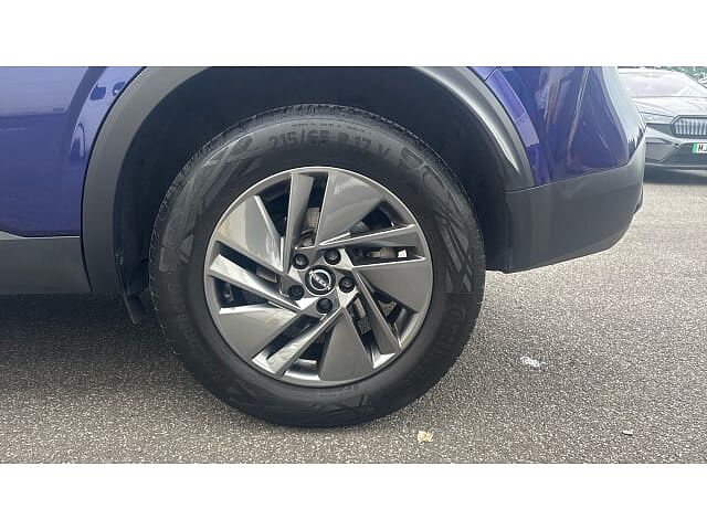 Nissan Qashqai 1.3 DiG-T MH Acenta Premium 5dr Petrol Hatchback