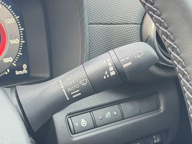 Nissan Juke 1.0 DiG-T N-Connecta 5dr