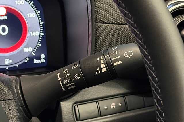 Nissan Juke 1.0 DiG-T N-Connecta 5dr DCT