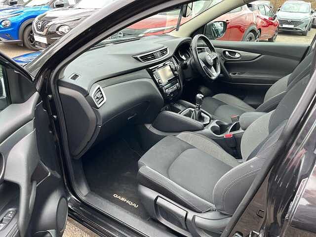Nissan Qashqai 1.2 DiG-T N-Connecta 5dr