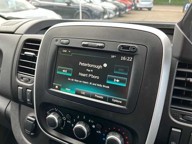 Nissan Nv300 30 L1 2.0 dCi 145ps H1 Tekna Crew Van