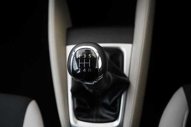 Nissan Micra 0.9 IG-T 90 Acenta with Air Con and Apple + Android Integration