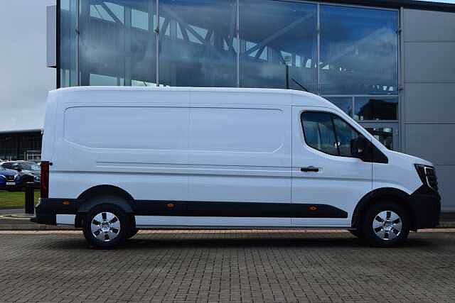 Nissan Interstar 2.0 dCi 130 Tekna L3 H2 3.5T Panel Van with Air Con and Rear Parking Camera