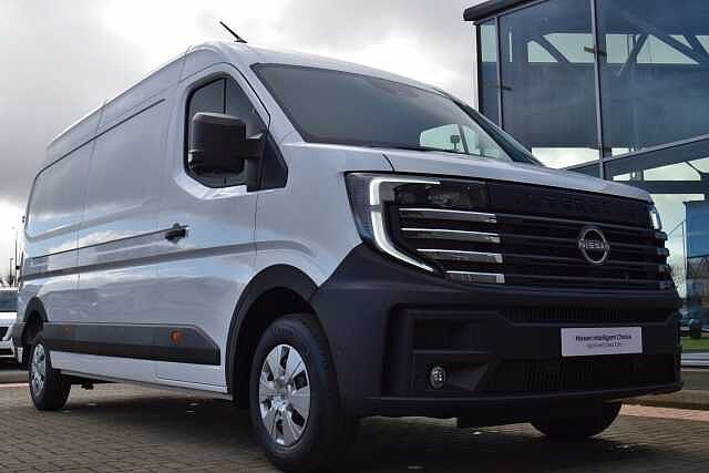 Nissan Interstar 2.0 dCi 130 Tekna L3 H2 3.5T Panel Van with Air Con and Rear Parking Camera