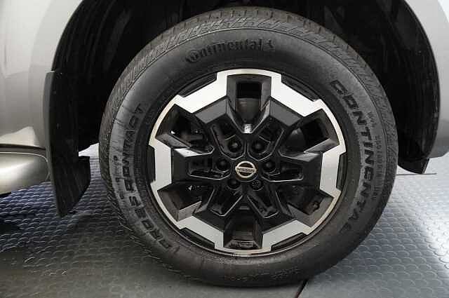 Nissan Navara 2.3 dCi 190 TT 4WD Tekna Auto Pickup with Sat Nav and 360 View Cameras