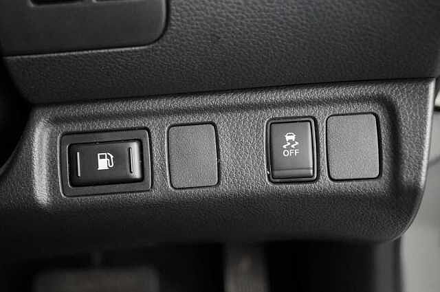 Nissan Navara 2.3 dCi 190 TT 4WD Tekna Auto Pickup with Sat Nav and 360 View Cameras