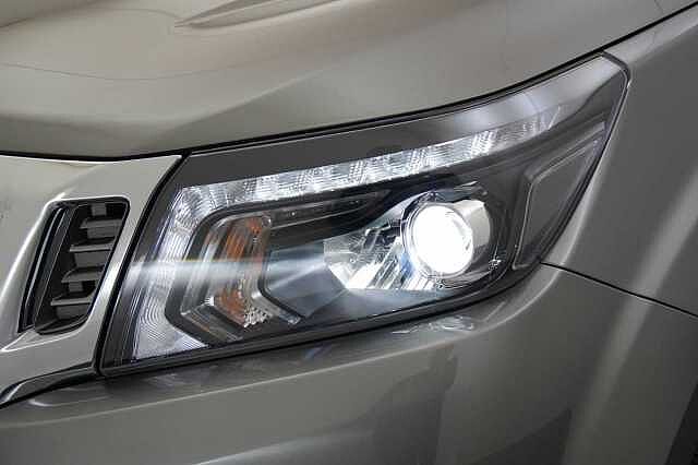 Nissan Navara 2.3 dCi 190 TT 4WD Tekna Auto Pickup with Sat Nav and 360 View Cameras