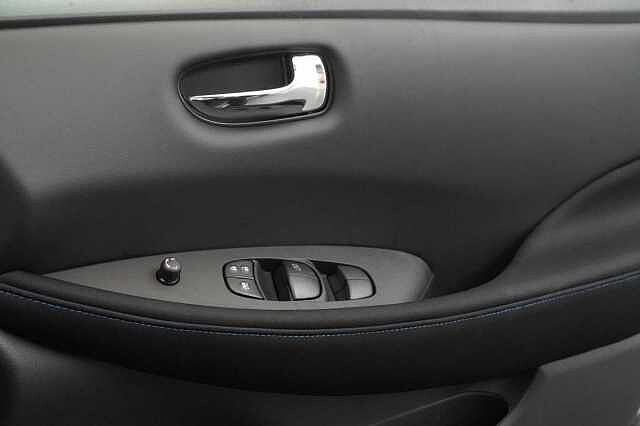 Nissan LEAF 40KW Acenta Auto with Intelligent Cruise Control and Rear View Camera