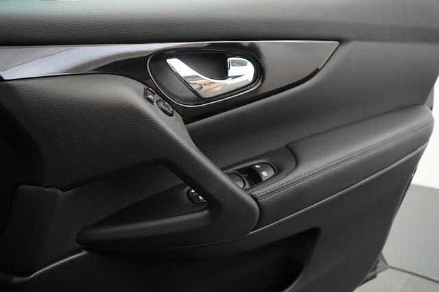 Nissan Qashqai 1.3 DIG-T 160 Acenta Premium with Sat Nav and Rear View Camera