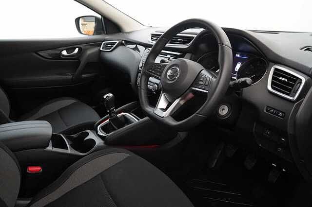 Nissan Qashqai 1.3 DIG-T 160 Acenta Premium with Sat Nav and Rear View Camera