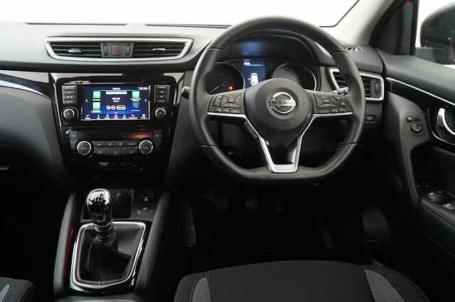 Nissan Qashqai 1.3 DIG-T 160 Acenta Premium with Sat Nav and Rear View Camera