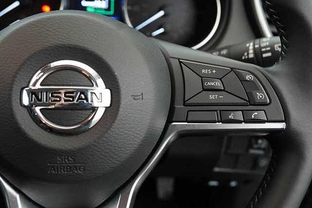Nissan Qashqai 1.3 DIG-T 160 Acenta Premium with Sat Nav and Rear View Camera