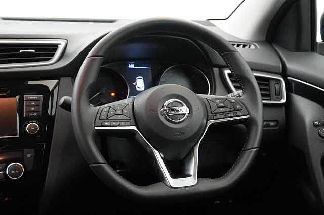 Nissan Qashqai 1.3 DIG-T 160 Acenta Premium with Sat Nav and Rear View Camera