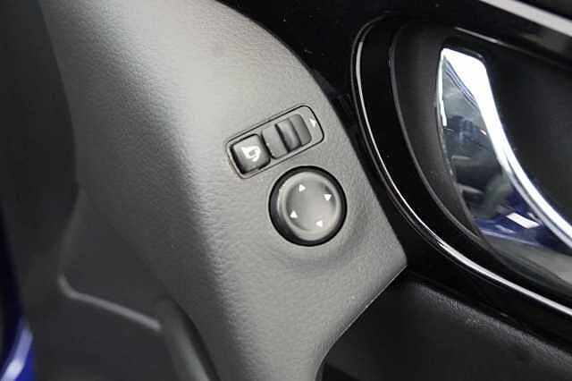 Nissan Qashqai 1.3 DIG-T 160 Acenta Premium with Sat Nav and Rear View Camera