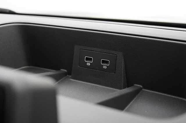 Nissan Primastar 2.0 dCi 150 Tekna Auto L2H1 LWB 3.0T Van with Sat Nav and Rear Camera