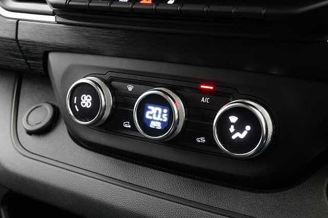 Nissan Primastar 2.0 dCi 150 Tekna Auto L2H1 LWB 3.0T Van with Sat Nav and Rear Camera