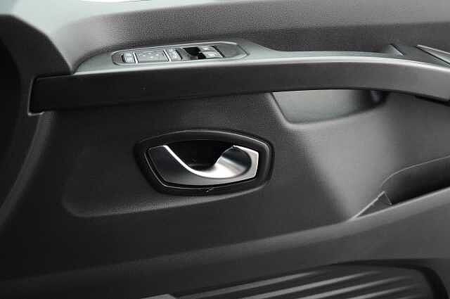 Nissan Primastar 2.0 dCi 150 Tekna Auto L2H1 LWB 3.0T Van with Sat Nav and Rear Camera