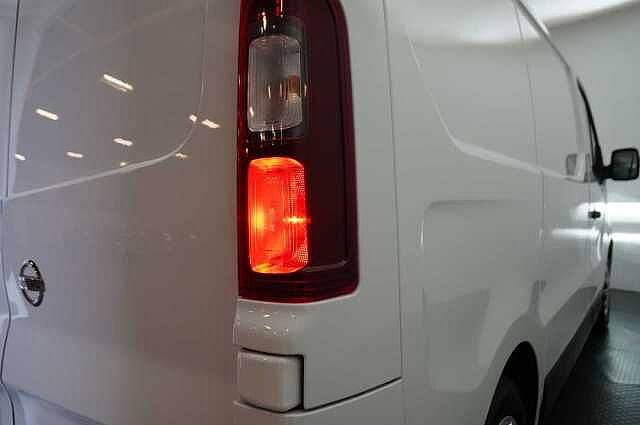 Nissan Primastar 2.0 dCi 110 Acenta L1 H1 2.8T Panel Van with Air Con and Ply Lining