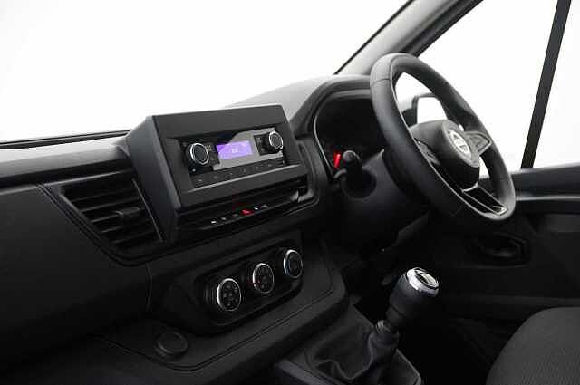 Nissan Primastar 2.0 dCi 110 Acenta L1 H1 2.8T Panel Van with Air Con and Ply Lining
