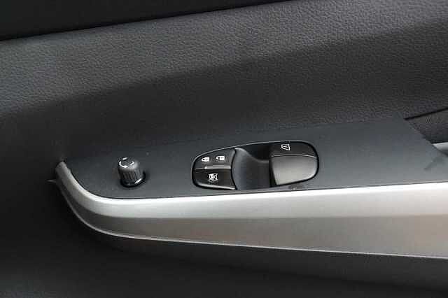 Nissan Navara 2.3 dCi 163 TT 4WD Visia Pickup with A/C + Tow Bar and Ifor Williams Canopy