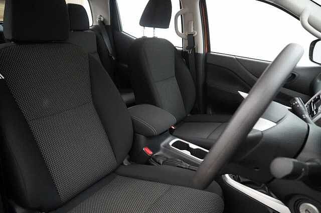 Nissan Navara 2.3 dCi 163 TT 4WD Visia Pickup with A/C + Tow Bar and Ifor Williams Canopy