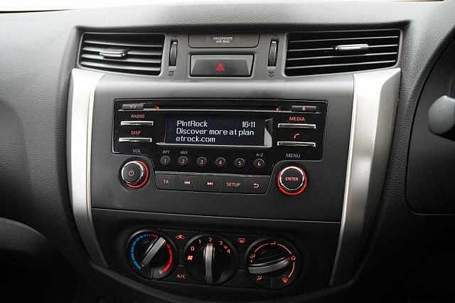 Nissan Navara 2.3 dCi 163 TT 4WD Visia Pickup with A/C + Tow Bar and Ifor Williams Canopy