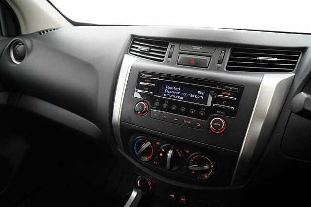 Nissan Navara 2.3 dCi 163 TT 4WD Visia Pickup with A/C + Tow Bar and Ifor Williams Canopy