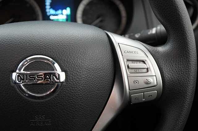 Nissan Navara 2.3 dCi 163 TT 4WD Visia Pickup with A/C + Tow Bar and Ifor Williams Canopy