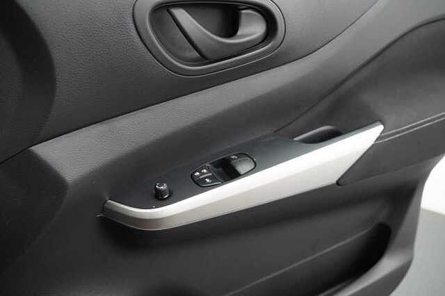 Nissan Navara 2.3 dCi 163 TT 4WD Visia Pickup with A/C + Tow Bar and Ifor Williams Canopy