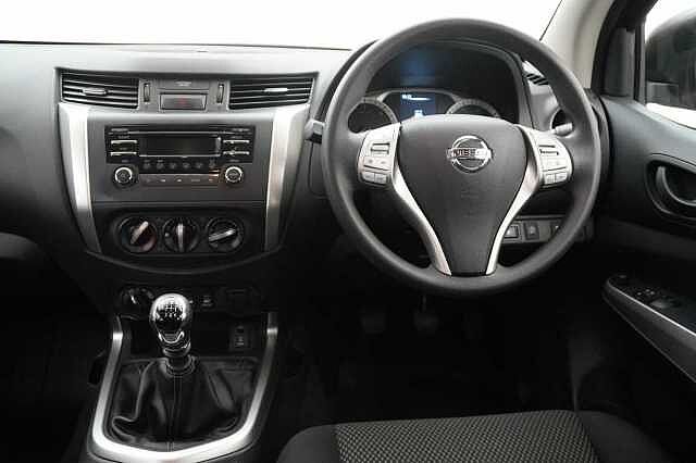 Nissan Navara 2.3 dCi 163 TT 4WD Visia Pickup with A/C + Tow Bar and Ifor Williams Canopy