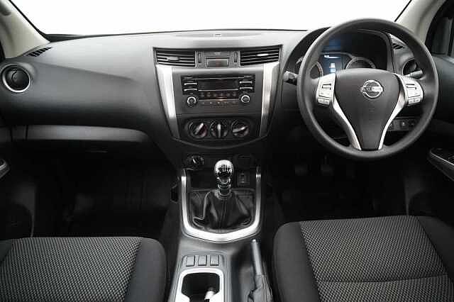 Nissan Navara 2.3 dCi 163 TT 4WD Visia Pickup with A/C + Tow Bar and Ifor Williams Canopy