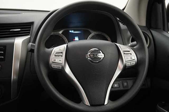 Nissan Navara 2.3 dCi 163 TT 4WD Visia Pickup with A/C + Tow Bar and Ifor Williams Canopy