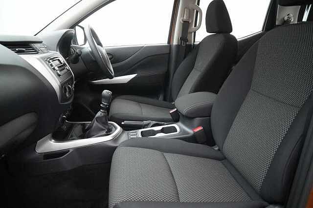 Nissan Navara 2.3 dCi 163 TT 4WD Visia Pickup with A/C + Tow Bar and Ifor Williams Canopy