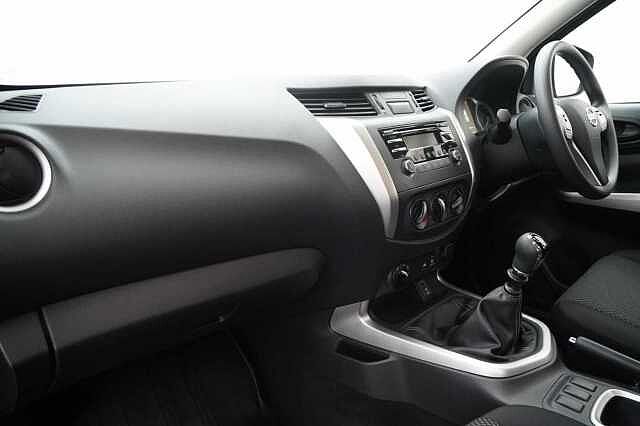 Nissan Navara 2.3 dCi 163 TT 4WD Visia Pickup with A/C + Tow Bar and Ifor Williams Canopy
