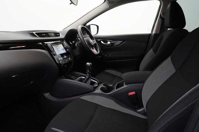 Nissan Qashqai 1.2 DIG-T 115 Acenta with Tech Pack Upgrade - Nav and Rear Parking Camera